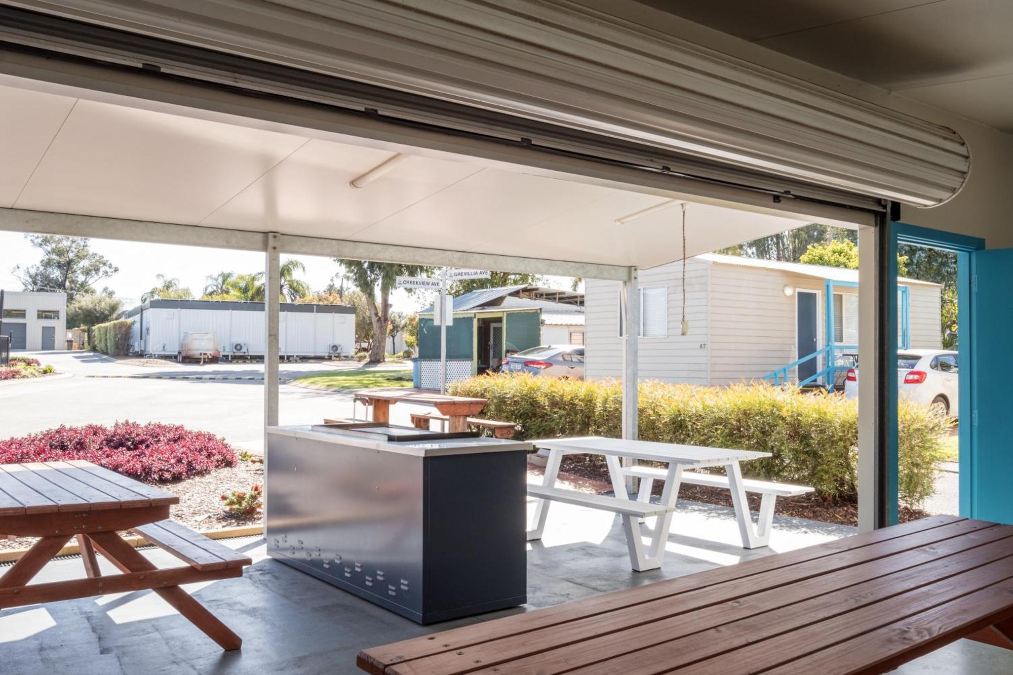 Big4 Perth Midland Tourist Park Hotel Middle Swan Екстериор снимка